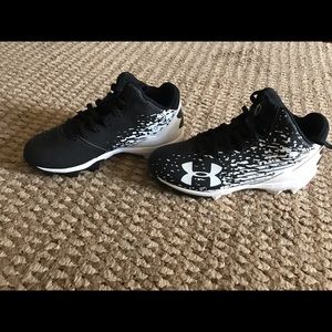 Girls Youth Softball Cleats - New!!